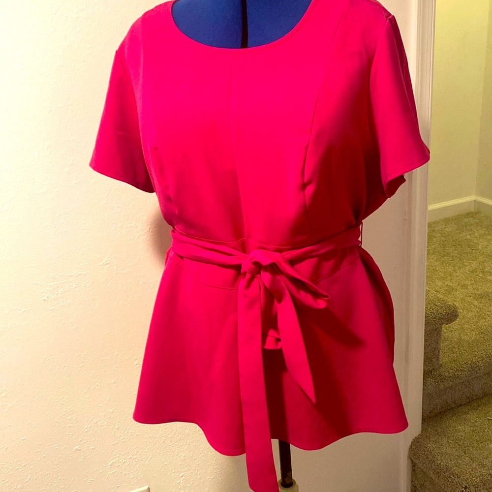Lane Bryant size 18 tunic in bright fuchsia with short sleeves, and belted waist